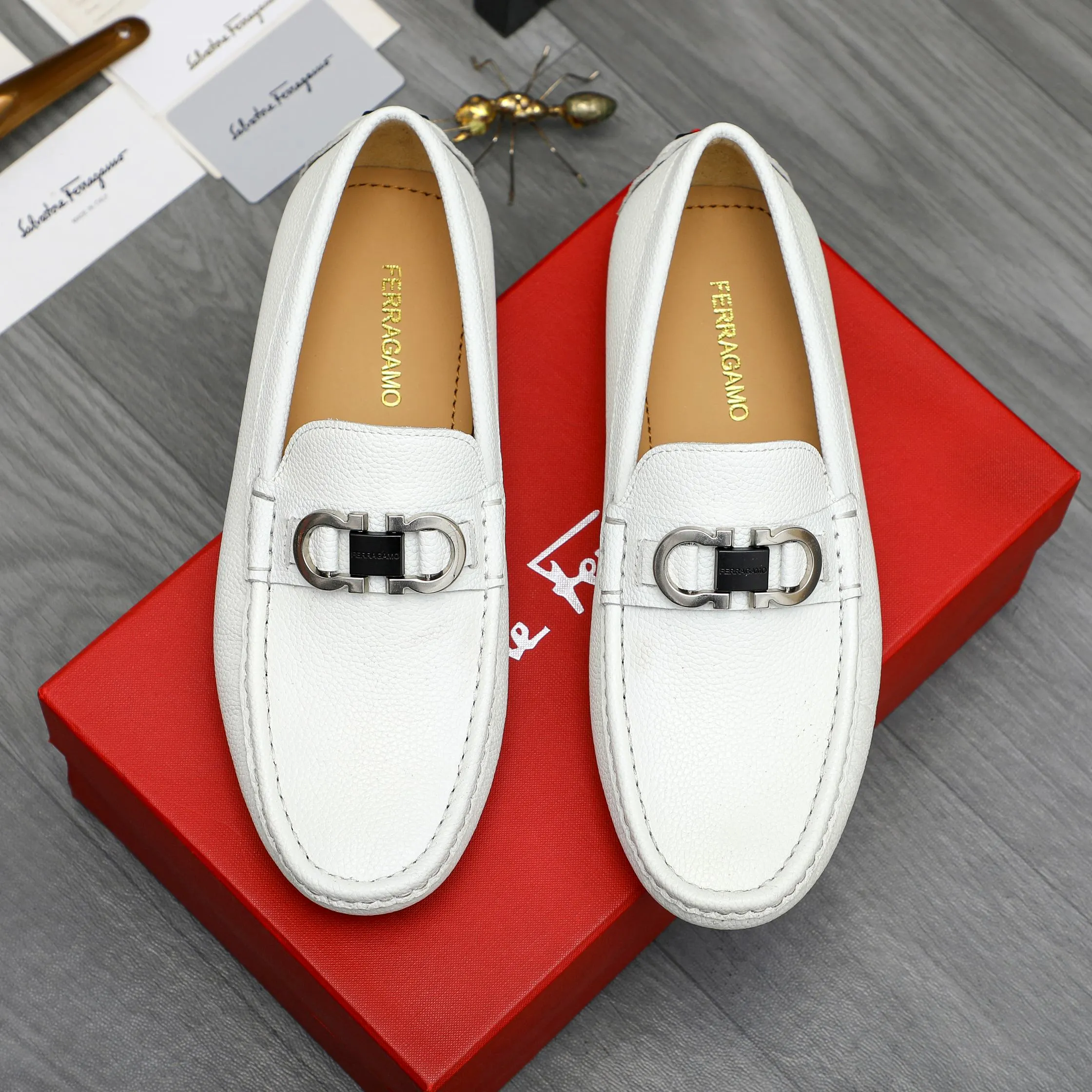 Men's shoes 💰p420 Product trademark: Ferragamo " Ferragamo ] Casual slip-on men's shoes Regular size: 38-44 Product materials: Selected pebbled cowhide upper, sheepskin lining, original rubber outsole